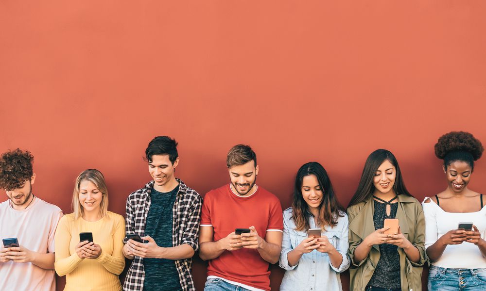 Millennials y centennials que viven con sus padres impulsan el auge de artículos de lujo: Morgan Stanley