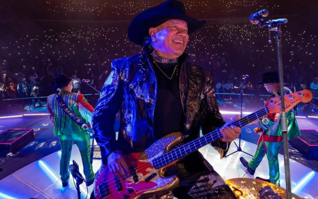 Lupe Esparza, líder de Bronco, aconseja ‘letras bonitas’ a nuevos artistas: ‘Hay canciones que dan pena’