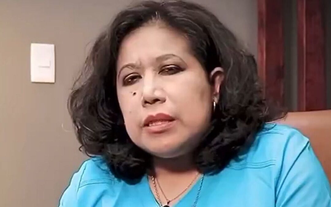 Marilyn Cote, falsa psiquiatra, es vinculada a proceso… pero por apuntarle con un arma a un vecino