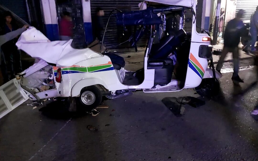 Tráiler se queda sin frenos y embiste vehículos en Chiapas; hay 4 muertos y 25 heridos