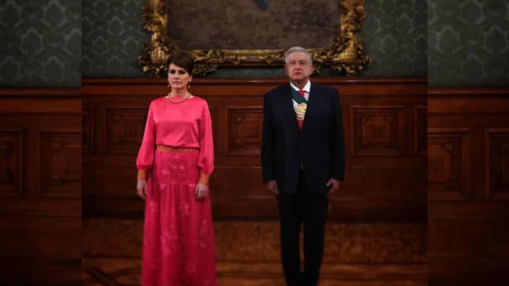 AMLO cambia la ceremonia del Grito: ‘Muera la corrupción, el clasismo, ¡viva México!