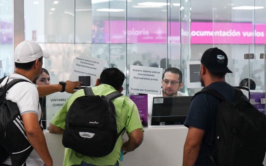 Caída de  Microsoft: ¿Cancelaron tu vuelo? Aerolínea deben compensarte, dice Profeco