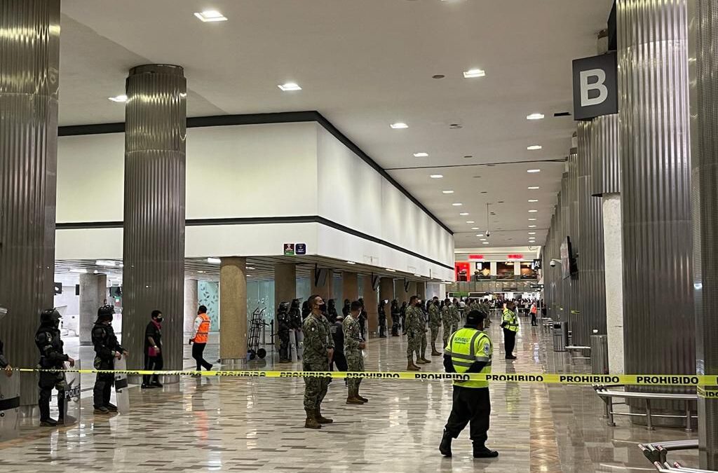 Desalojo de trabajadores de Mexicana del AICM fue ‘por seguridad’, argumenta el Gobierno