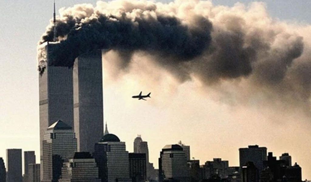 11-S: Esta es la historia detrás de la foto del hombre que se lanza de las Torres Gemelas