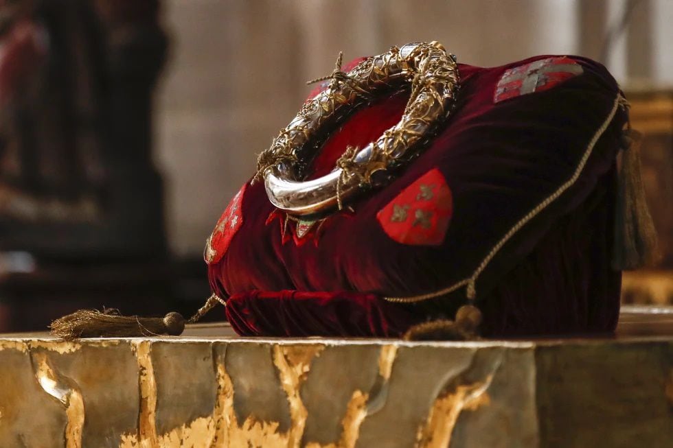 ‘Corona de espinas’ regresa a la catedral de Notre Dame, tras el incendio en el templo
