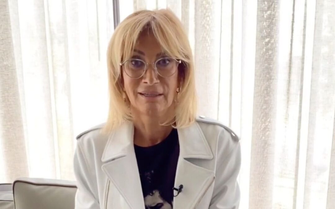 Adela Micha revela la razón por la que sigue soltera: ‘Es muy evidente’