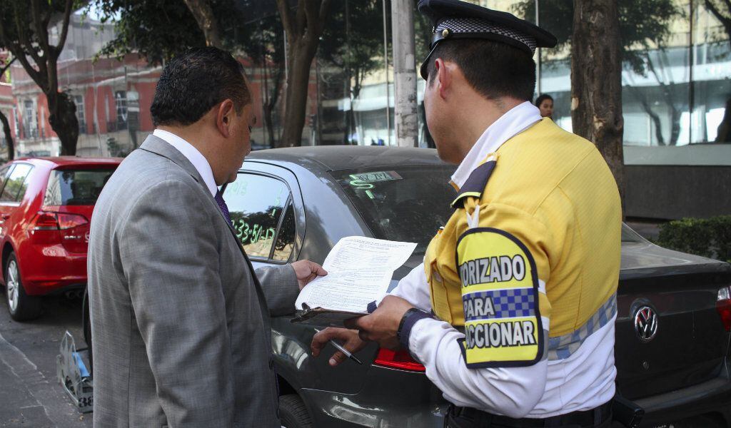 Cuidado con el ‘poli’: Hoy No Circula para este lunes 25 de noviembre en CDMX y Edomex