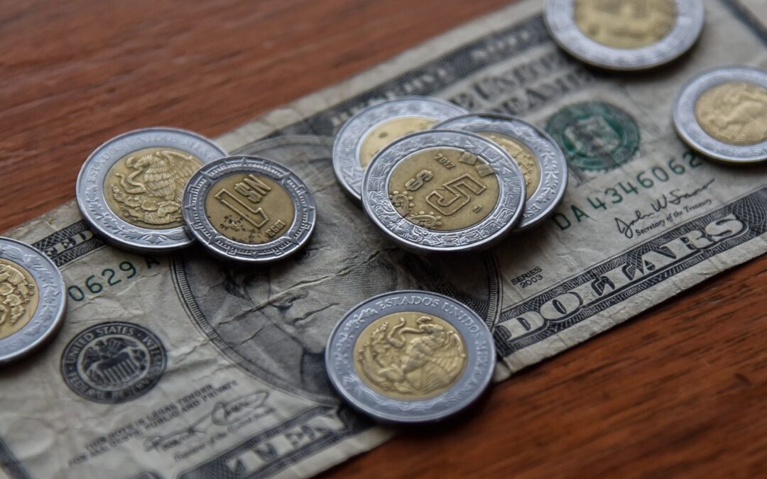 Peso se mantiene mientras los mercados en Asia se ‘tambalean’ por economía de China