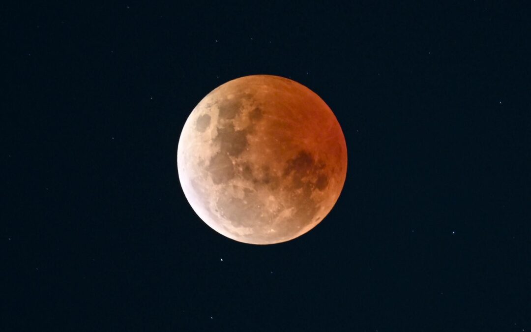Luna de fresa 2025: ¿A qué hora y cuándo se podrá ver mejor este fenómeno?