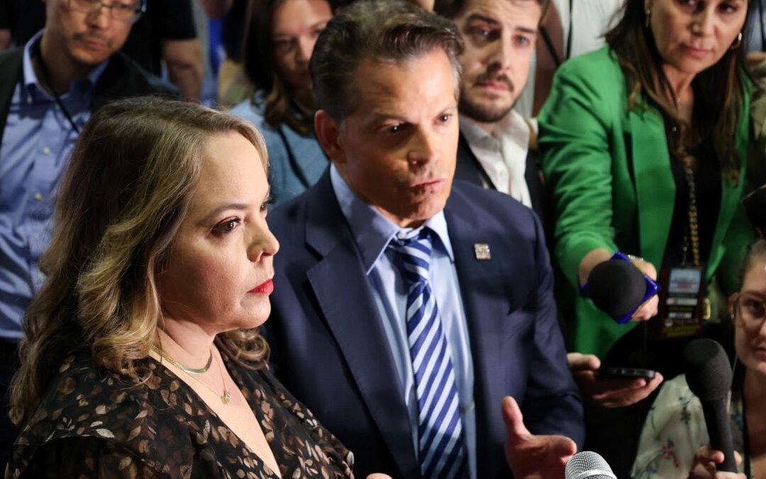 Exfuncionarios de Trump ‘voltean bandera’ y ofrecen apoyo a Kamala Harris