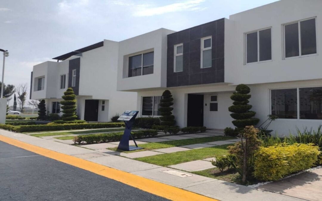 Detonan vivienda por éxodo de regios desde el centro