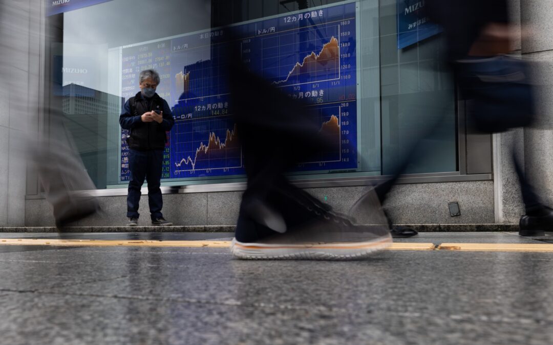 Bolsas asiáticas cierran con avances a la espera de la Fed