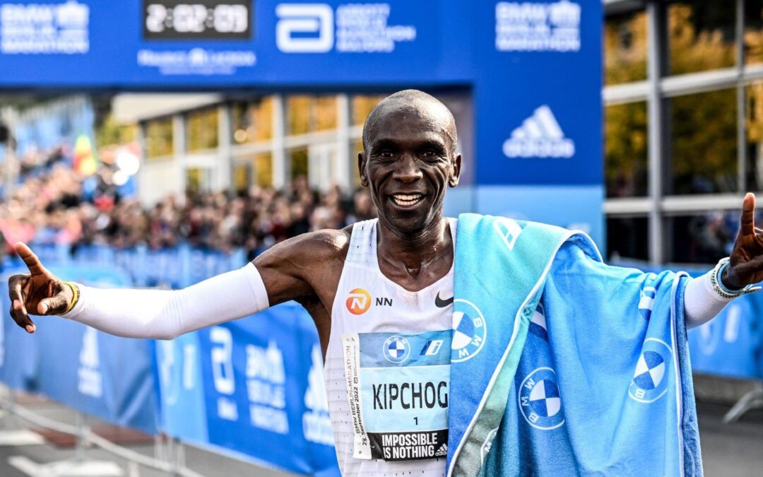 Eliud Kipchoge rompe su propio récord en Maratón de Berlín; ¿A qué ritmo corrió?