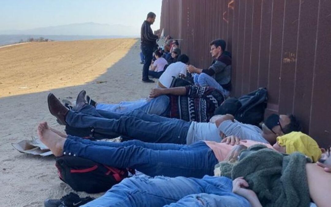 De Tijuana a EU: 52 migrantes cruzan alcantarilla en busca del ‘sueño americano’