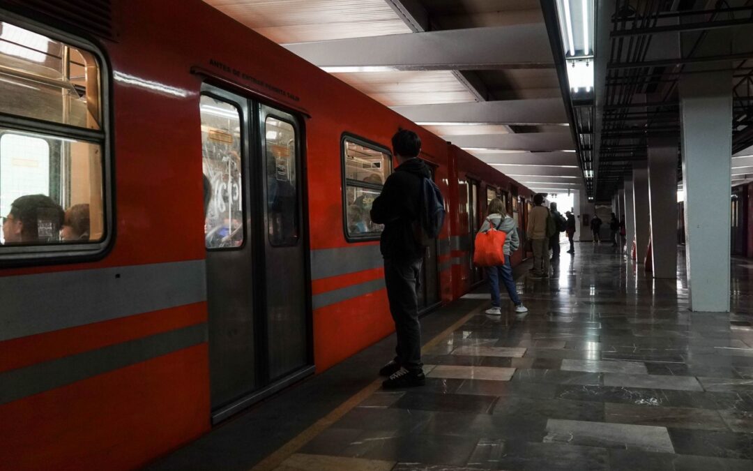 ¿Qué pasa en líneas 2, 5, 7 y 12 del Metro de CDMX? Usuarios reportan retrasos de 15 minutos