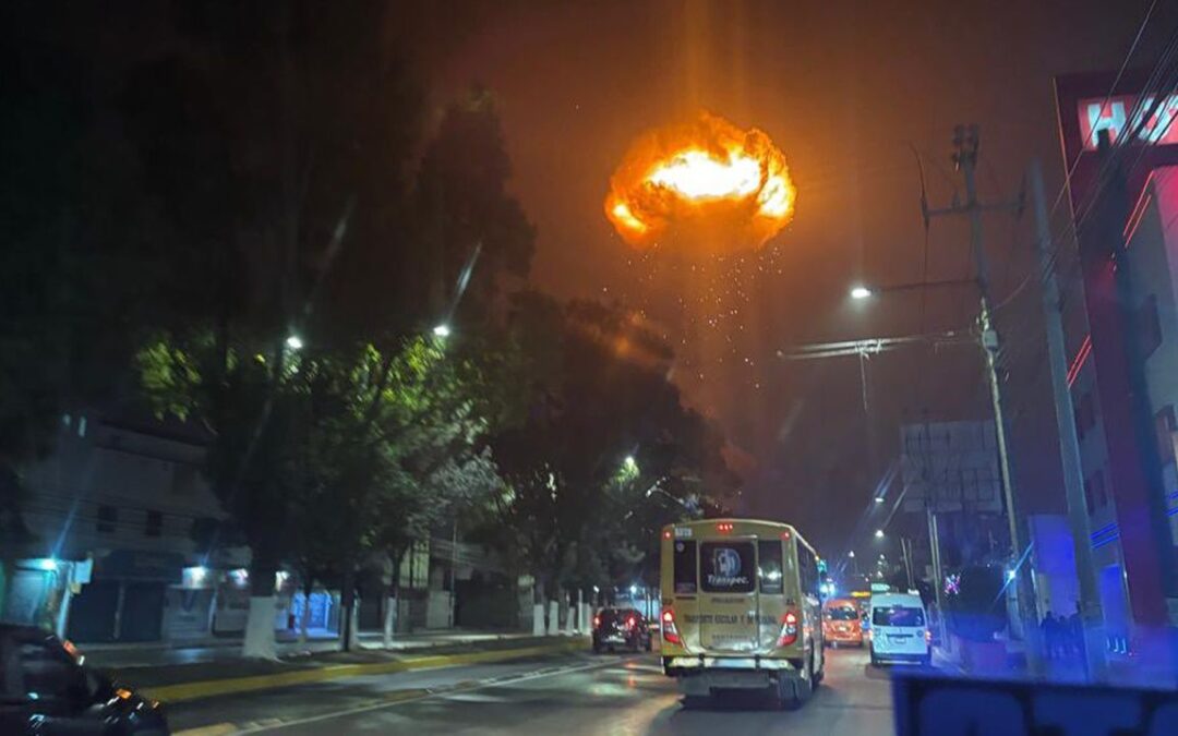 (Video) Así fue la explosión de la empresa Flint Group a lado de una gasolinera en Tultitlán, Edomex