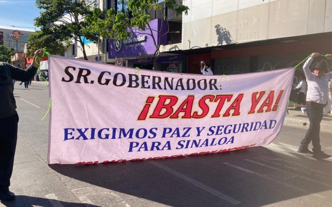 ‘Renuncia, Ahijado’: Miles de sinaloenses marchan en Culiacán en contra del gobernador Rocha Moya