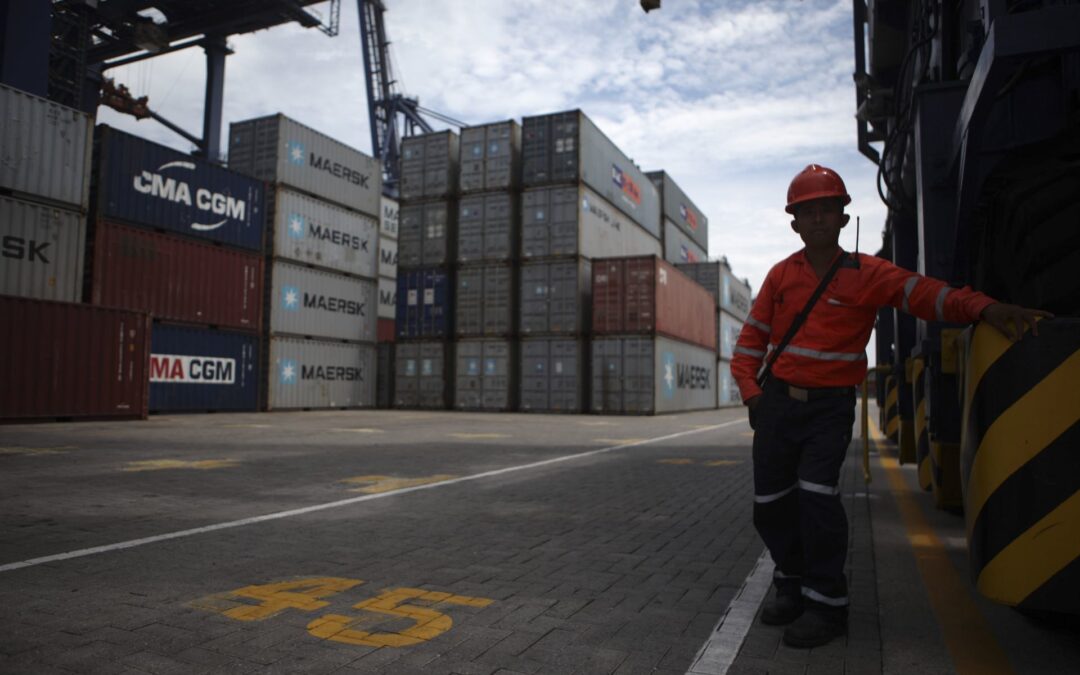 Exportaciones mexicanas ‘respiran’: Repuntan 3.2% en marzo
