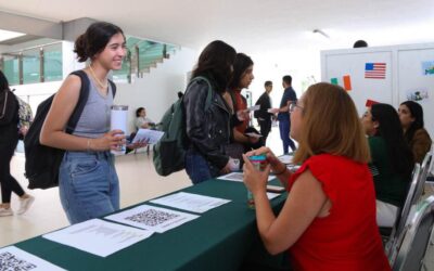 Exploran oferta educativa en Feria de Movilidad