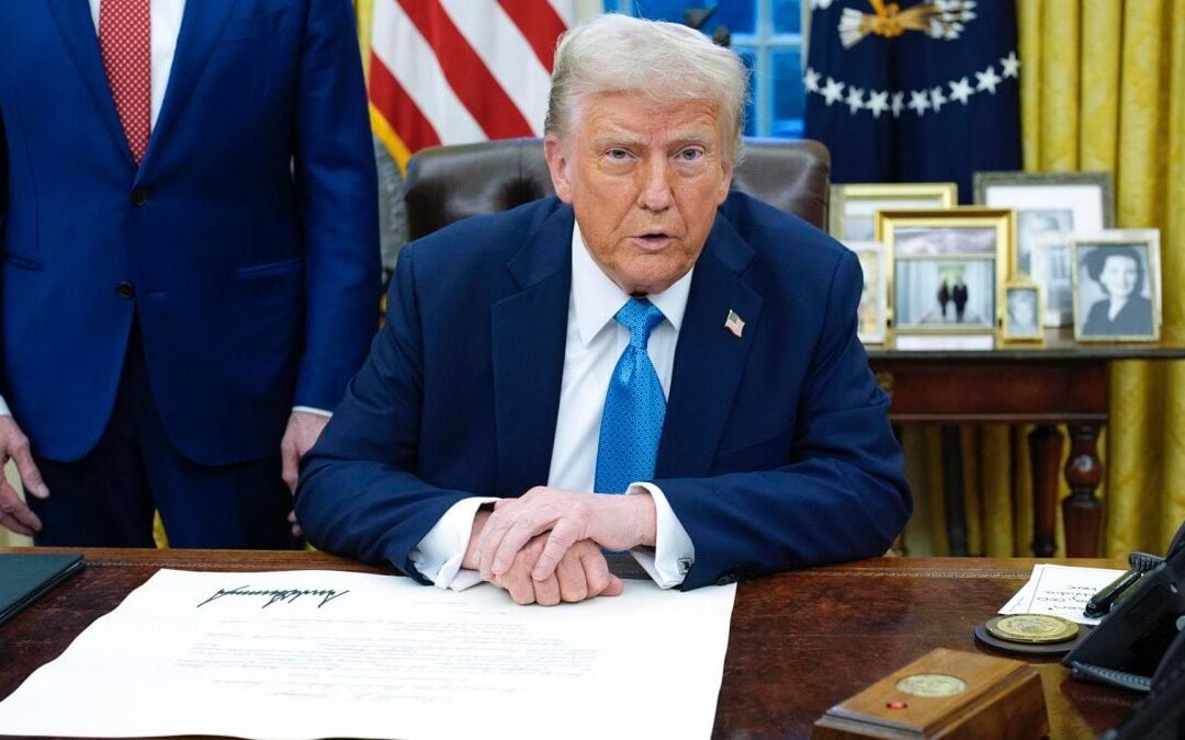 ¿Habrá gasolinazos en México y Canadá? Trump aplicará aranceles al gas y petróleo