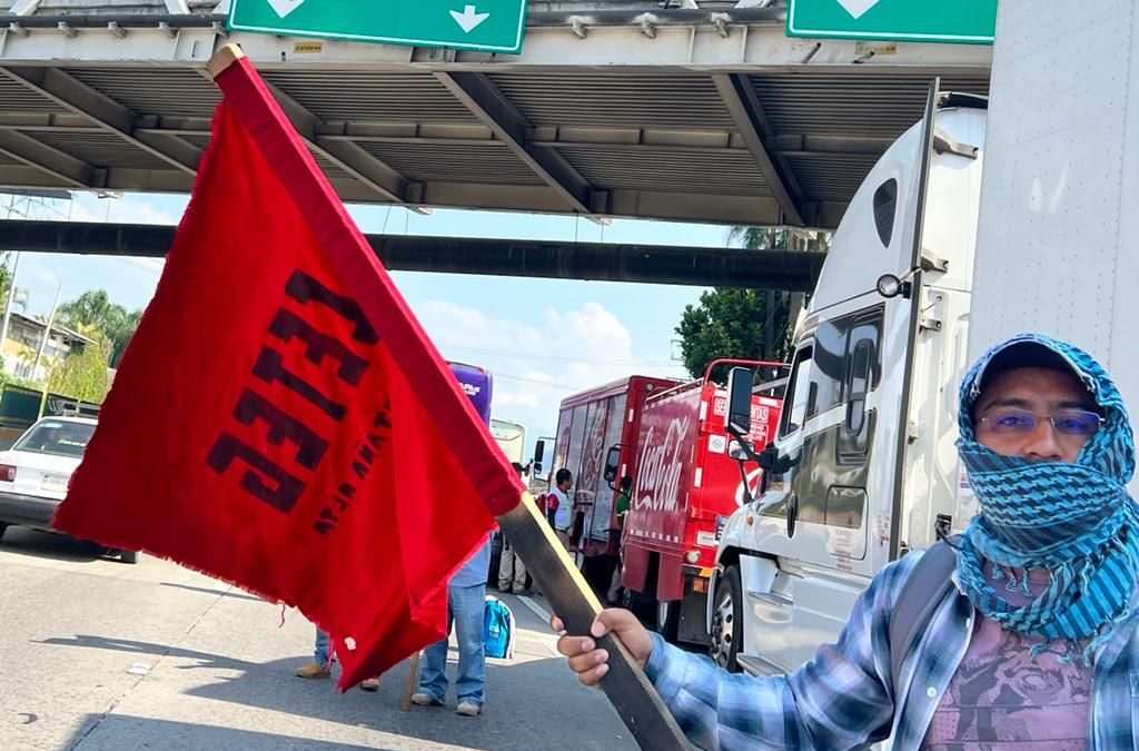 ¿Cómo va el tráfico hacia Acapulco? Maestros protestan y luego se retiran de la Autopista del Sol
