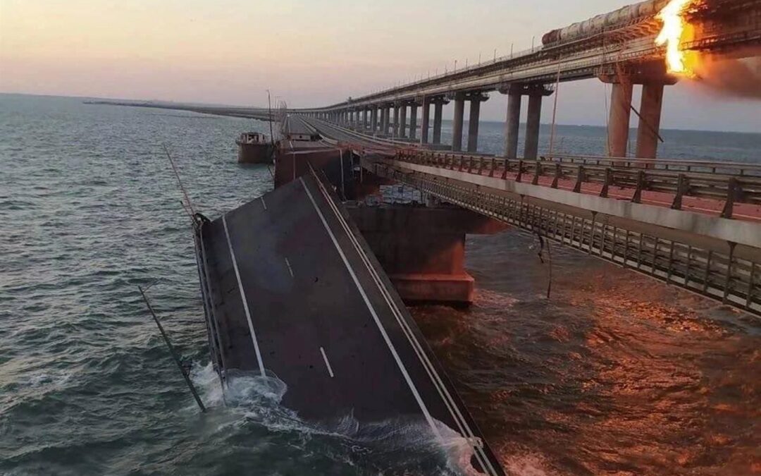 Rusia y Ucrania se acusan mutuamente de terrorismo tras explosión de puente en Crimea