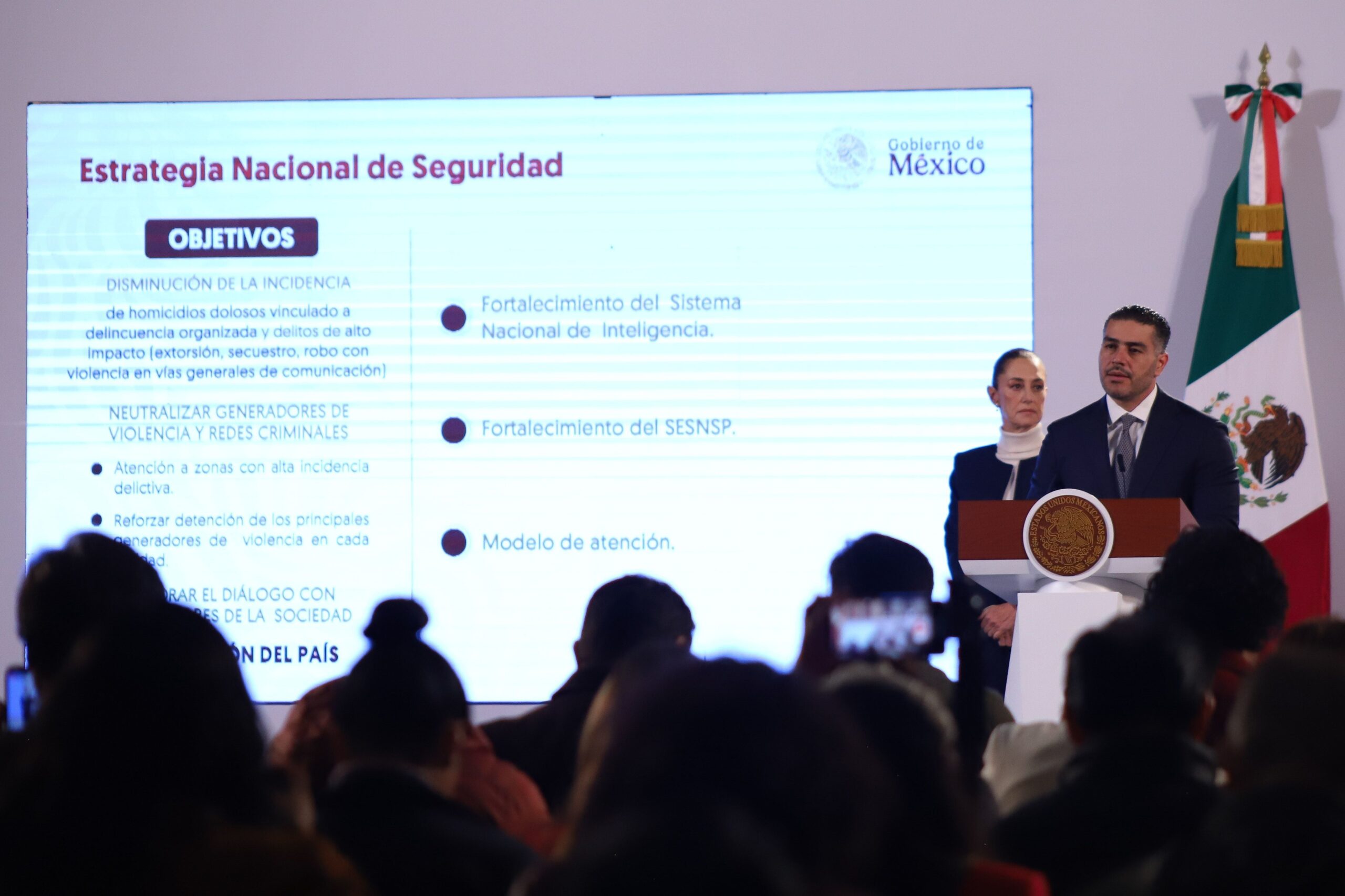 Dos estrategias de seguridad: la oficial y la extraoficial