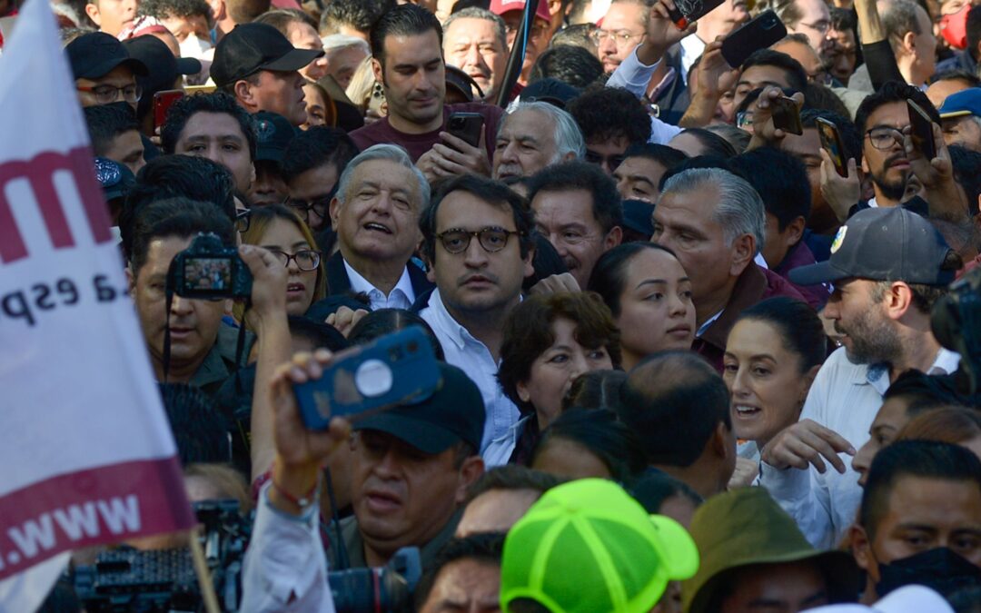 Avanza AMLO entre marea humana: Tarda 3 horas del Ángel a Insurgentes