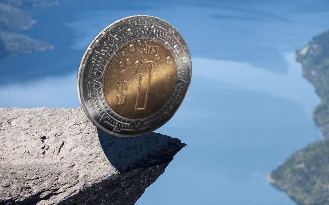 Peso enfrenta doble amenaza en 2024: ¿Qué factores ‘hundirían’ a la moneda frente al dólar?