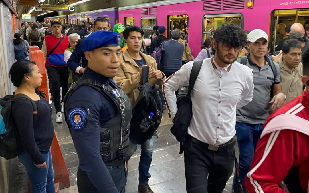 ‘Otra vez ustedes, Línea A’: Usuarios reportan espera de 10 minutos para abordar tren