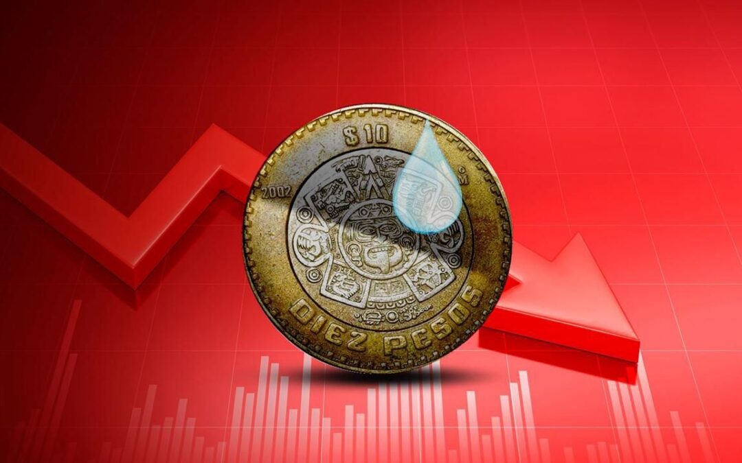 Peso ‘suda la gota gorda’: ¿Qué factores están ‘agotando’ a la moneda mexicana?