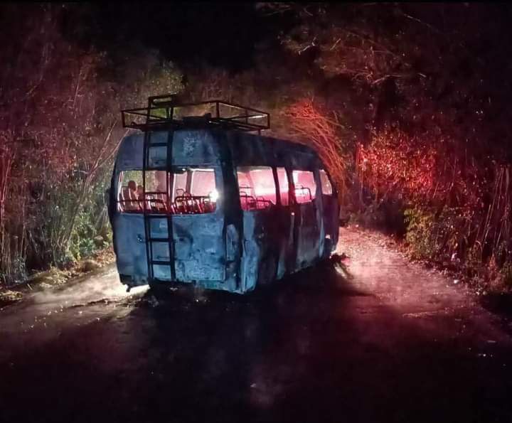 Despiden vacaciones de Semana Santa con bloqueos e incendio de vehículos en Nayarit