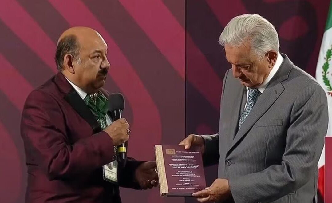 No tan rápido ‘Lord Molécula’: Escuela de periodismo desconoce tesis de maestría que le presumió a AMLO