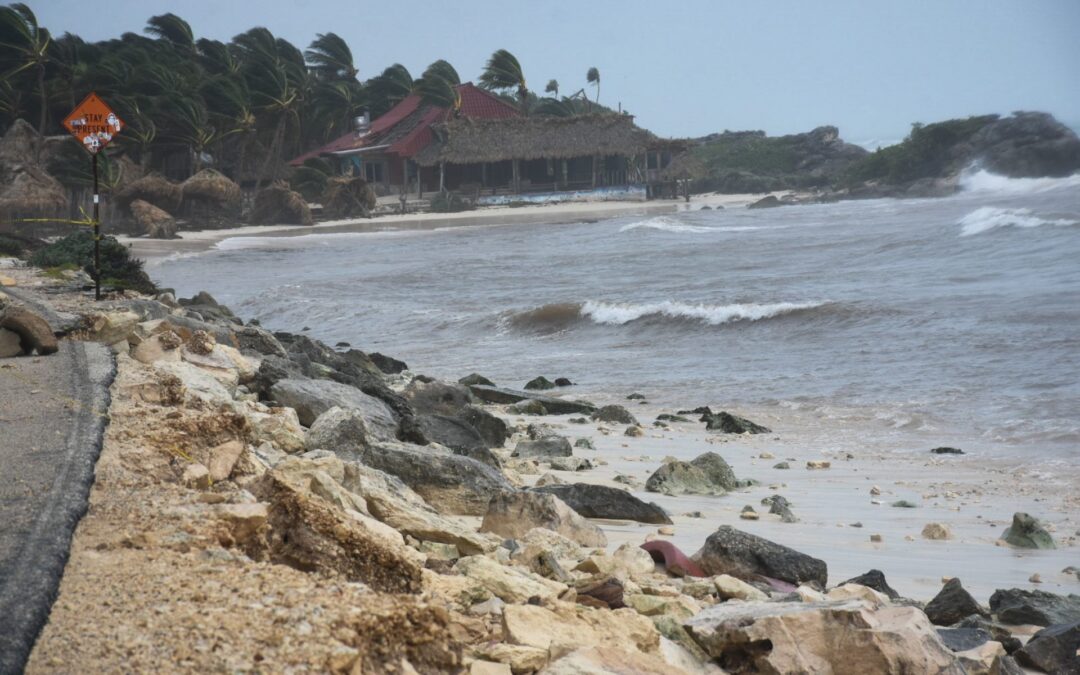 ‘Karl’ se debilita a depresión tropical y provocará lluvias en 6 estados; sigue su trayectoria en VIVO