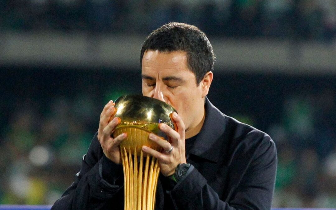 Efraín Juárez, DT mexicano vetado de estadios, responde a críticas: ‘Que hablen bien o mal, pero que hablen’.