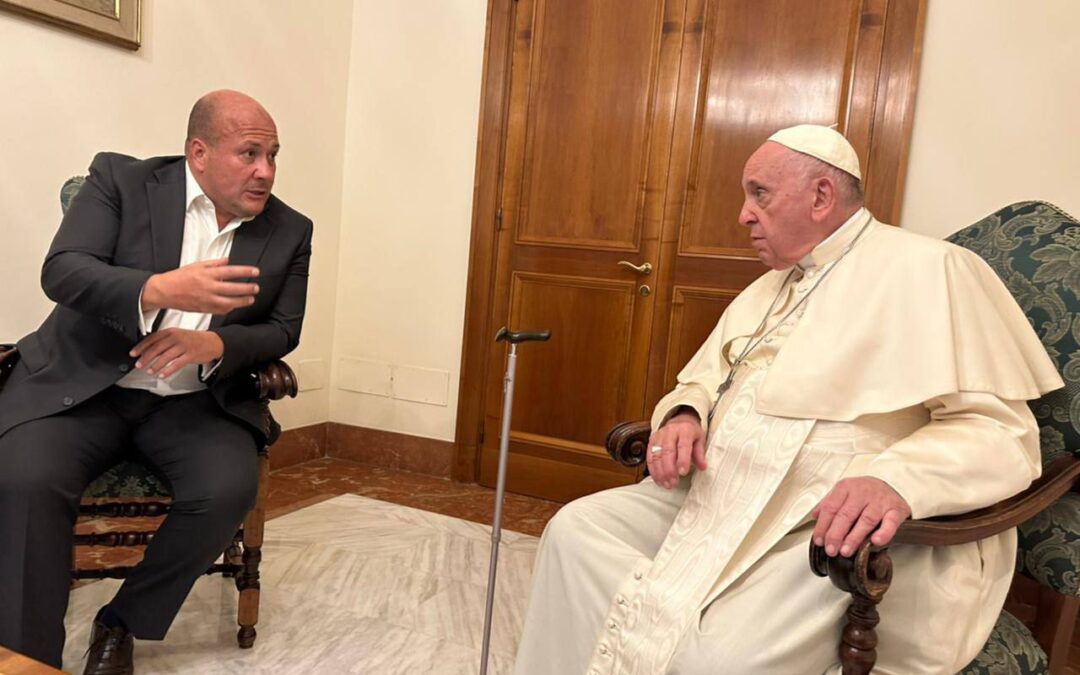 Enrique Alfaro se reúne con el Papa Francisco en Roma y aprovecha para unas vacaciones