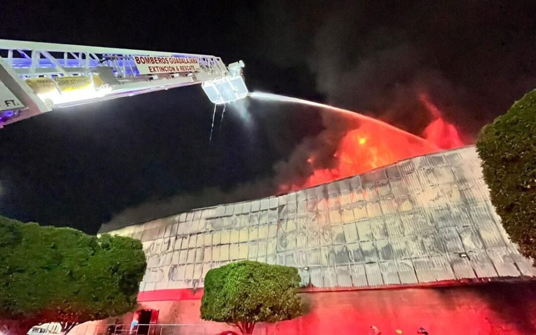 Incendio consume un City Club en Zapopan, no se reportan lesionados