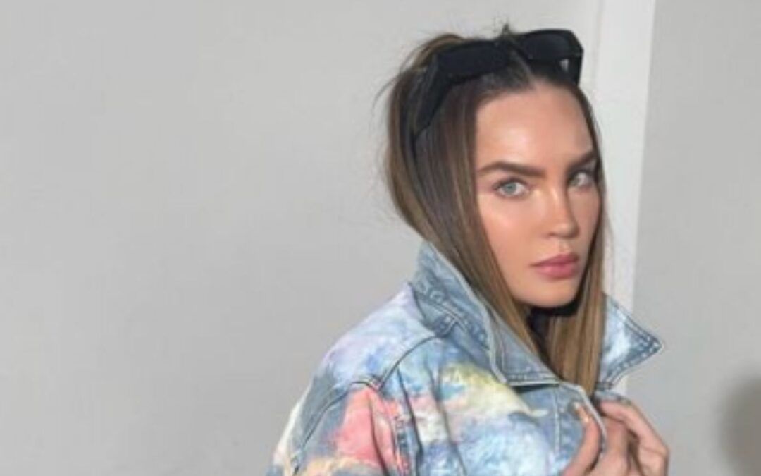 Belinda ‘hace tatuaje’ a fan durante su concierto: ‘Aunque te lo borres, ahí va a estar’