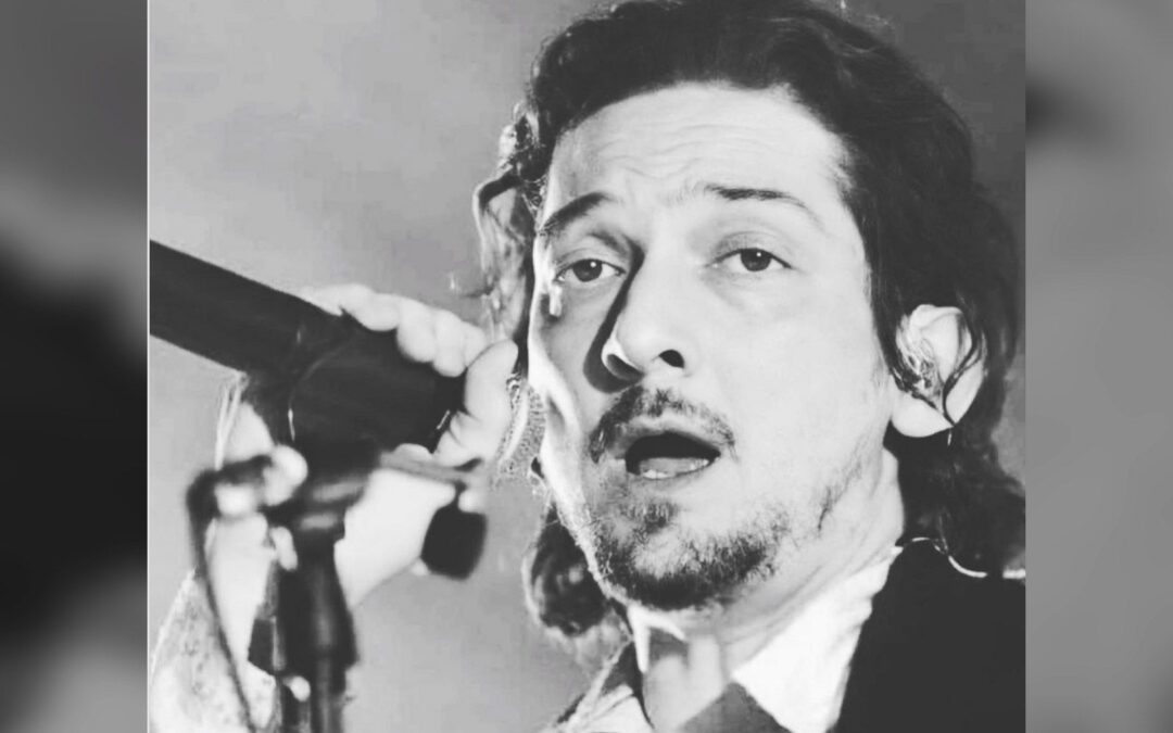 León Larregui envía pésame por la muerte de dos mujeres que cayeron a una coladera en CDMX