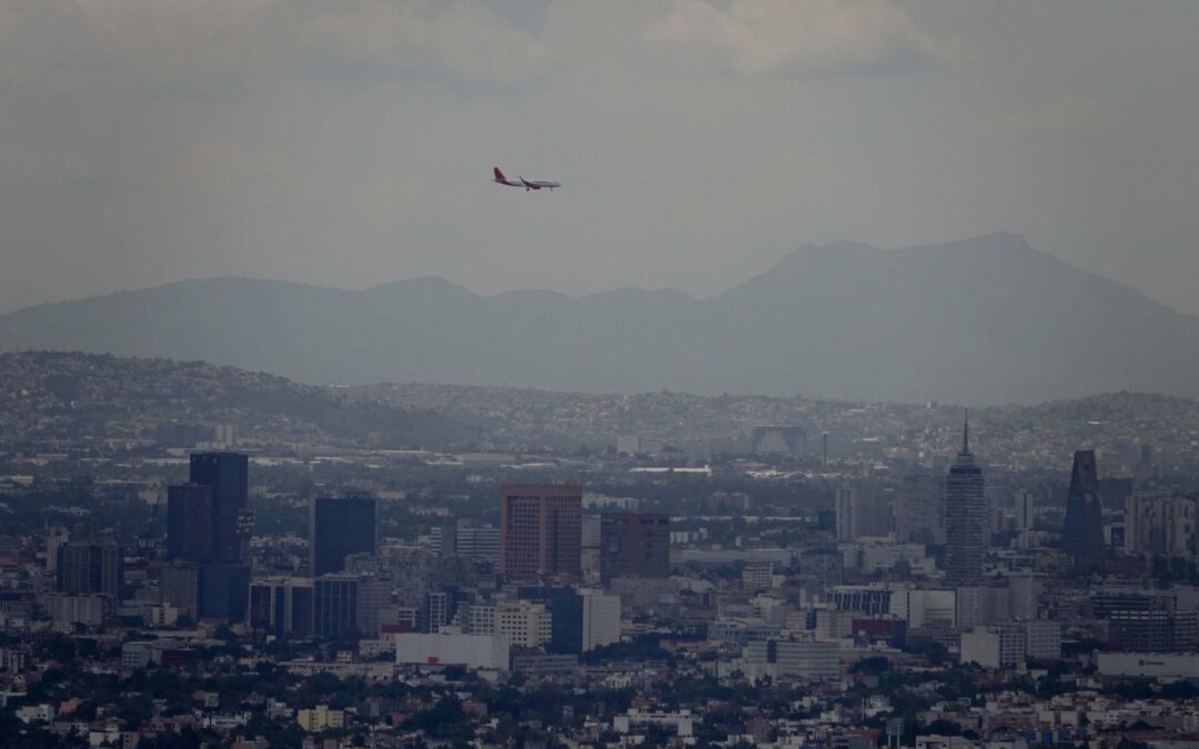 ‘Anda volando bajo’: México registra 133 incidentes graves de aviones con casi colisiones