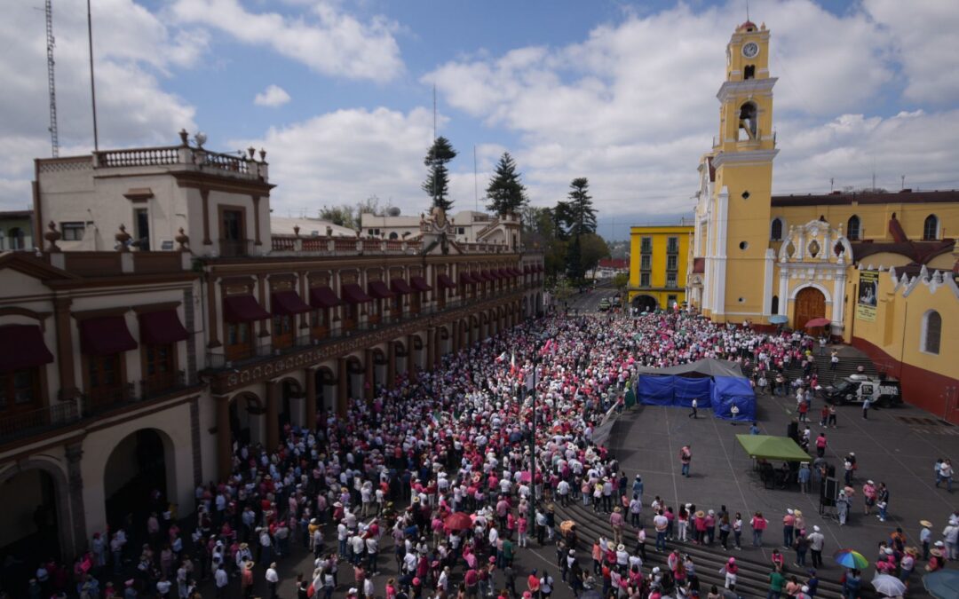 Plaza llena, corazón contento