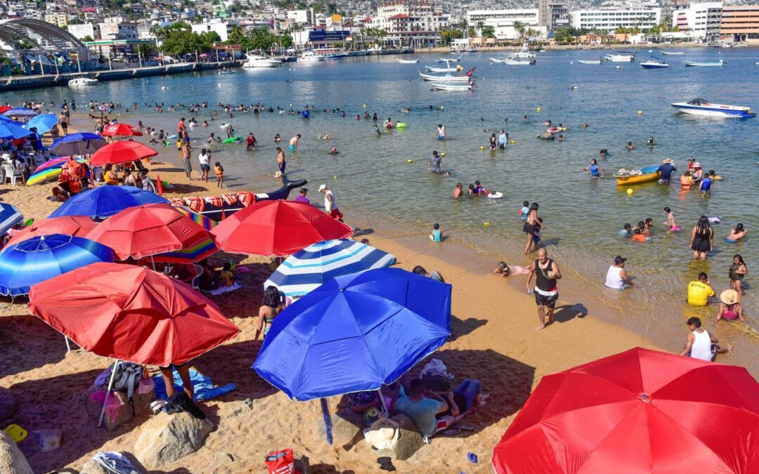 Pleito en Playa Caleta: Trabajadores de playa y turistas se pelean en Acapulco