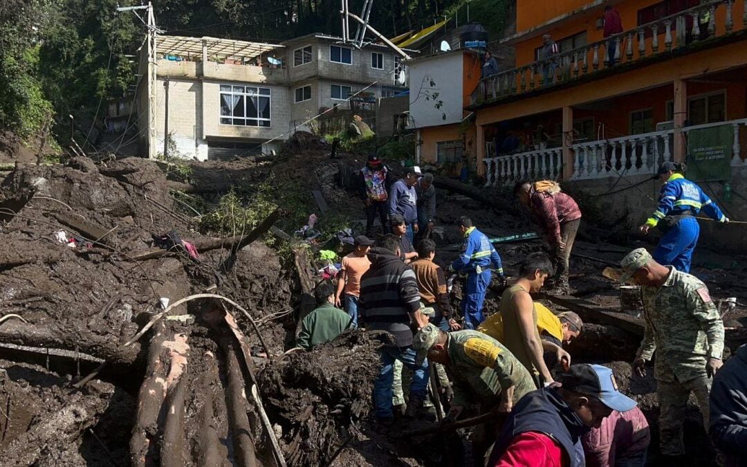 Tragedia en Jilotzingo: Buscan a cinco desaparecidos tras deslave de cerro en San Luis Ayucan