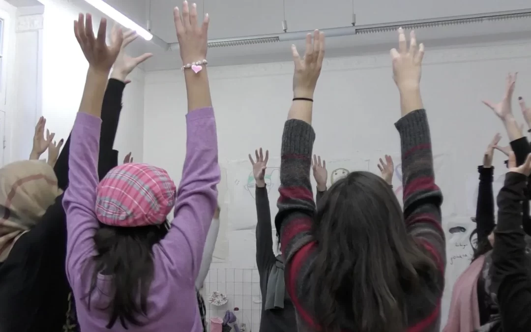 Por envenenar a 5 mil niñas, 100 detenidos en Irán