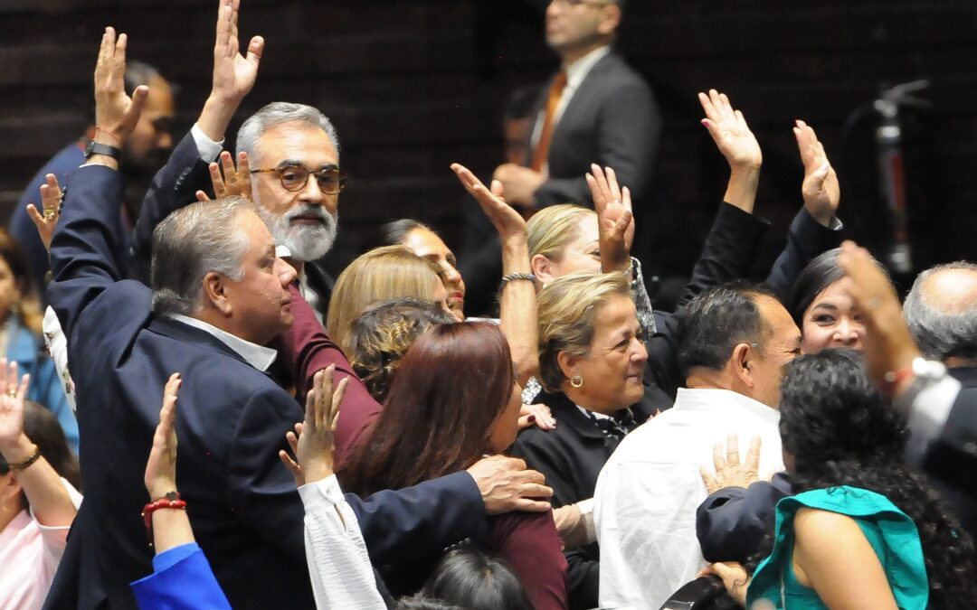 Derruir, pieza por pieza, la democracia