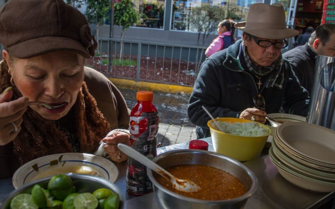 ¿Qué le pasa a tu cuerpo cuando te ‘empachas’ por comer mucho?