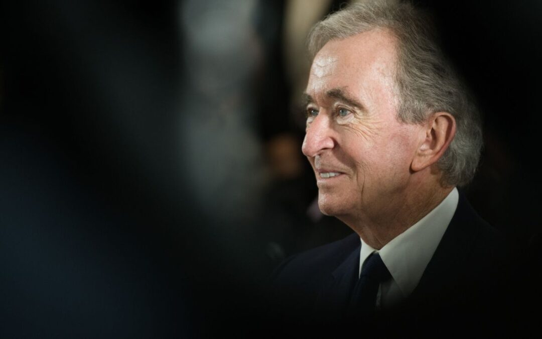 Los 4 tips para ser millonario de Bernard Arnault, quien busca ser el hombre más rico del mundo