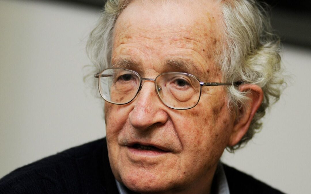Hacen un ‘Perales’: Esto sabemos de las ‘fake news’ sobre la muerte de Noam Chomsky