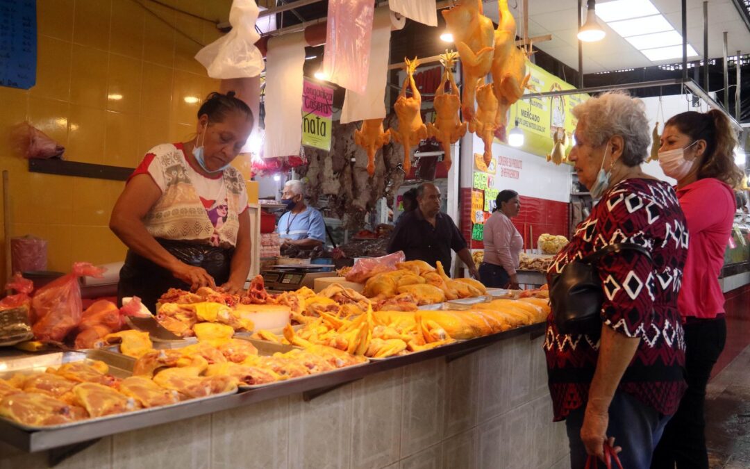 Inflación ‘le pega’ al pollo: ¿Cuánto te costarán unos ‘taquitos’ tras incremento de precios?