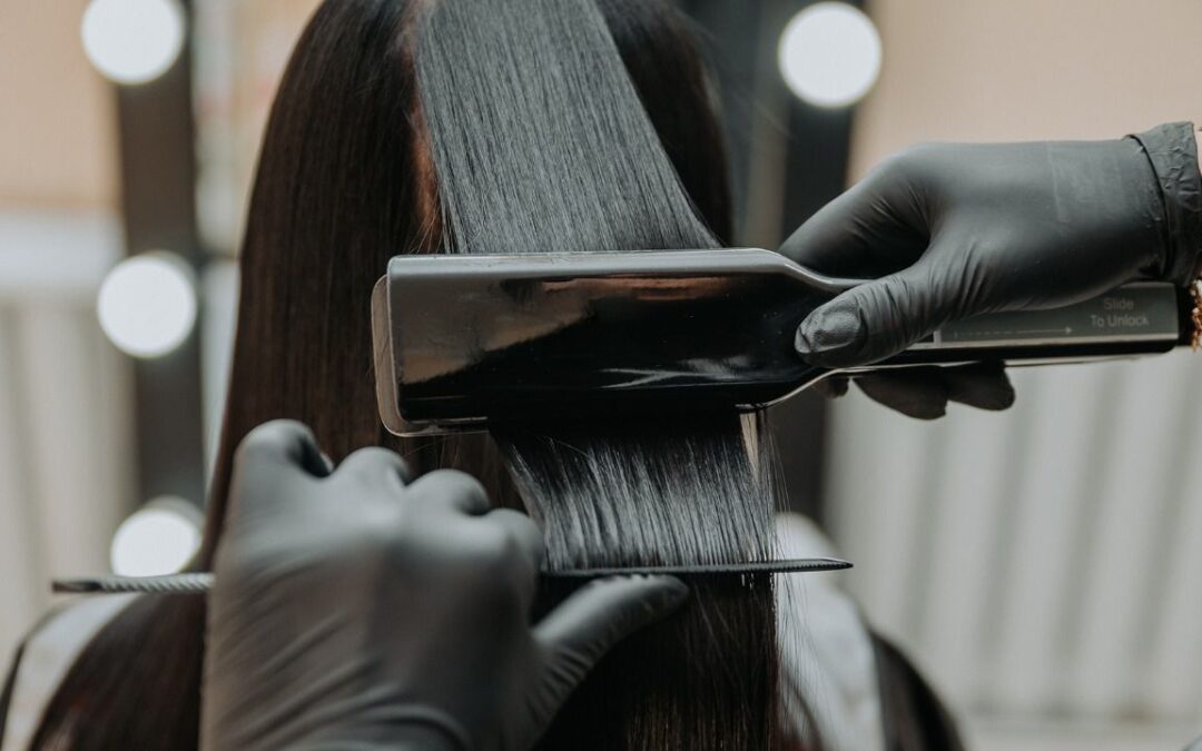 ¿Te pintas el cabello? Así es como te puede afectar el amoniaco